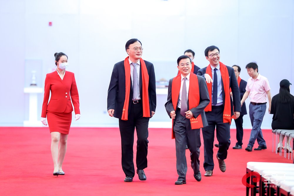 主持人2020-06-19 08:45:53北鼎股份董事长张默晗先生主持人2020-06